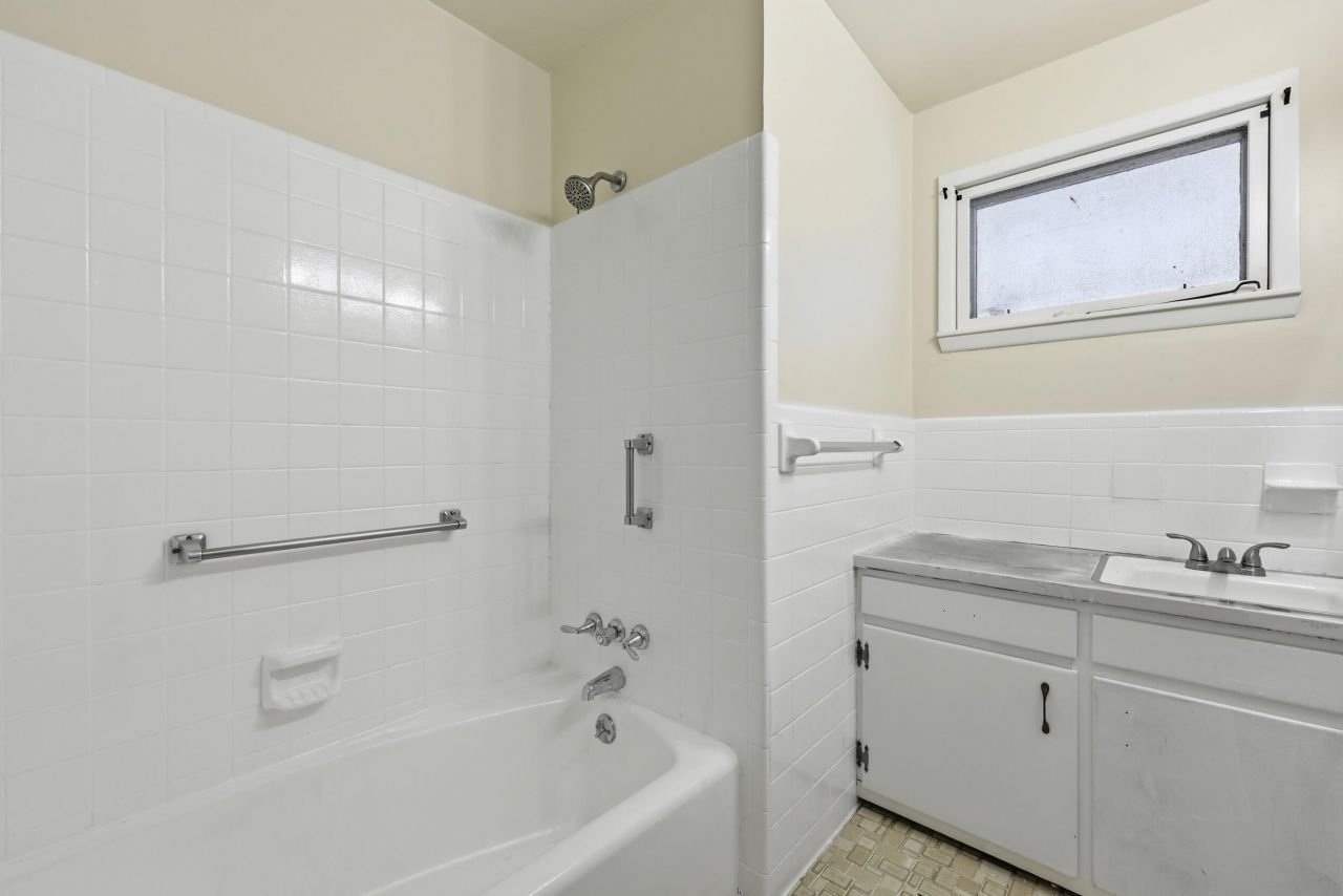 4126 Oakridge Drive Photo 8