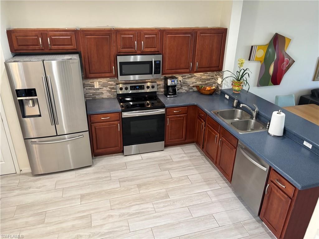 8451 Village Edge Cir, Unit 3, Fort Myers, FL 33919 Photo