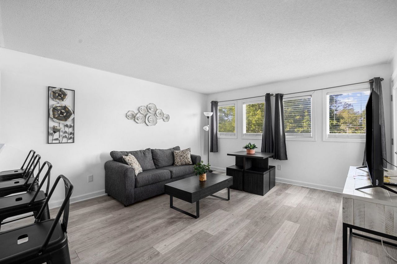 5905 S Kings Hwy.  Photo 9