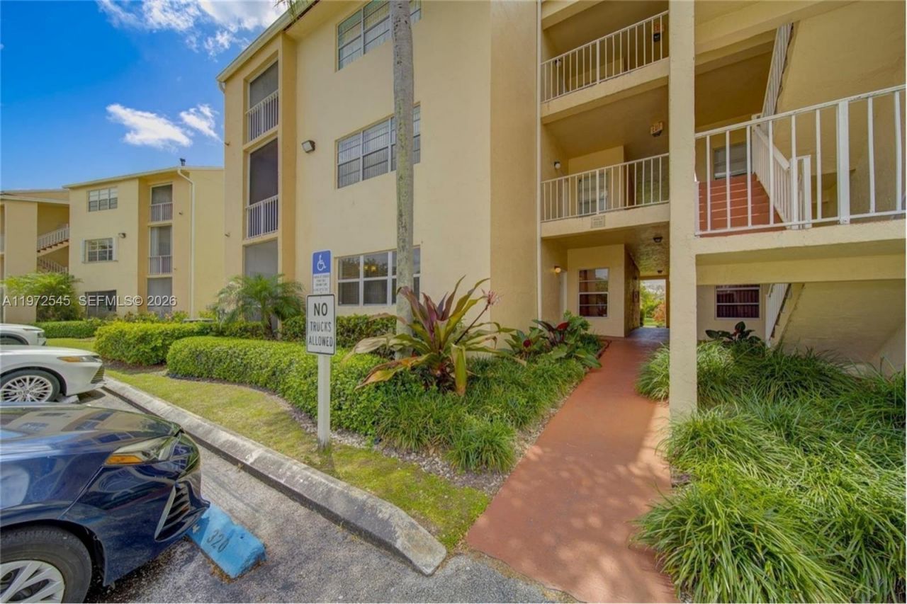 15285 SW 107th Ln , Unit 201, Miami, FL 33196 Photo