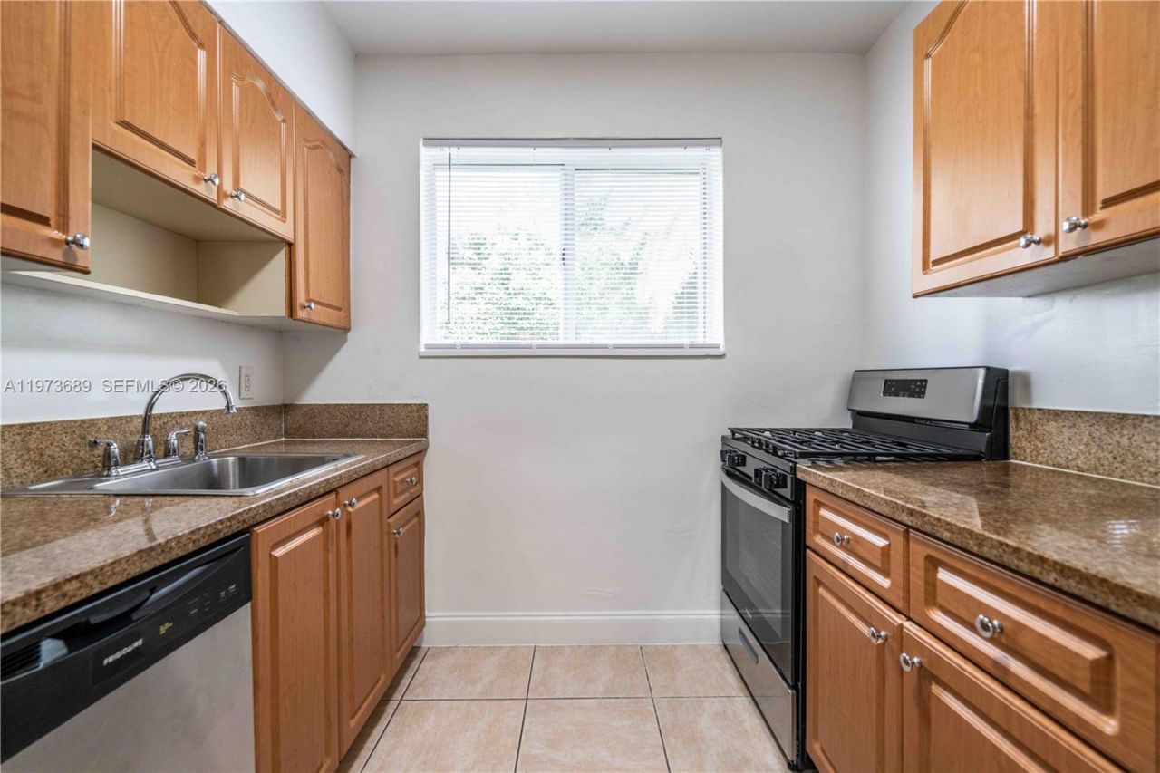 75 S Shore Dr , Unit 3B, Miami Beach, FL 33141 Photo