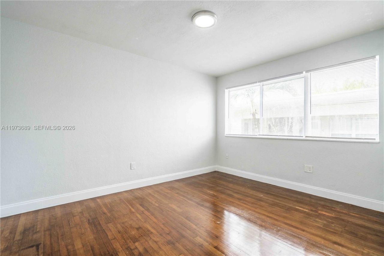 75 S Shore Dr , Unit 3B, Miami Beach, FL 33141 Photo