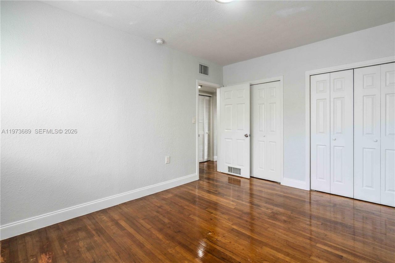 75 S Shore Dr , Unit 3B, Miami Beach, FL 33141 Photo