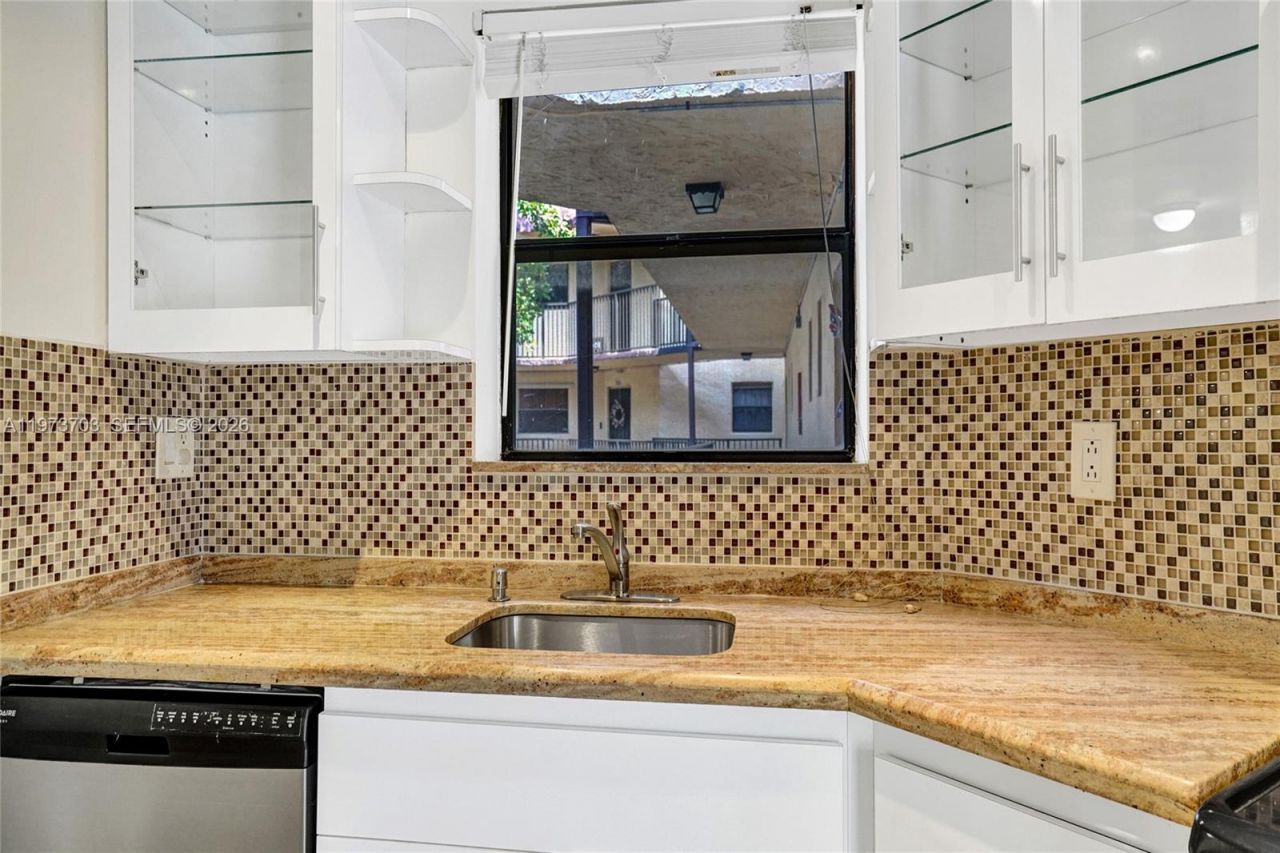 6655 W Broward Blvd, Unit 309, Plantation, FL 33317 Photo