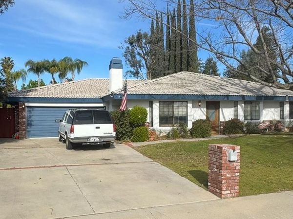 6020 Medio Luna Avenue, Bakersfield, CA 93306