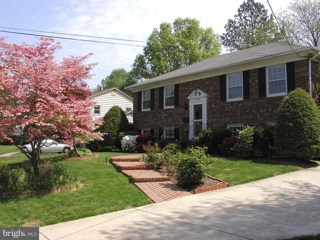 8317 Riverside Road, Alexandria, VA 22308 Main Photo