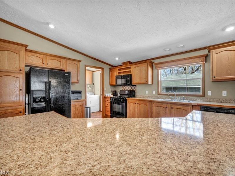 378 Pin Oak, Elyria, OH 44035 Photo 10