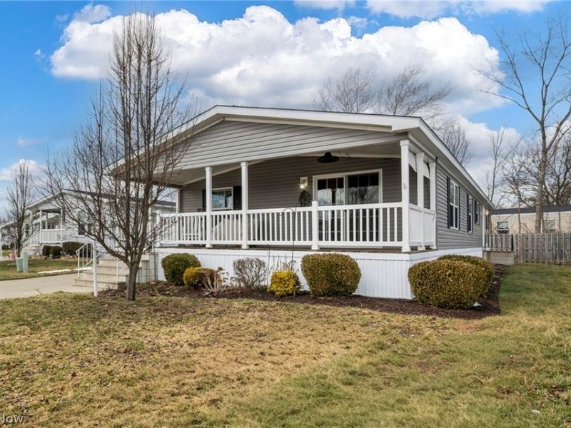 378 Pin Oak, Elyria, OH 44035 Photo 2