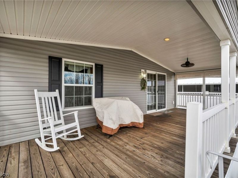 378 Pin Oak, Elyria, OH 44035 Photo 3