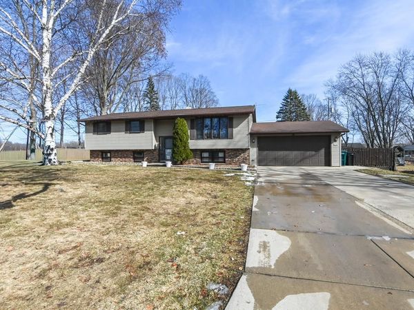 1332 SUNRAY LANE, Green Bay, WI 54313