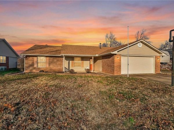 910 26th Street, Rogers, AR 72756