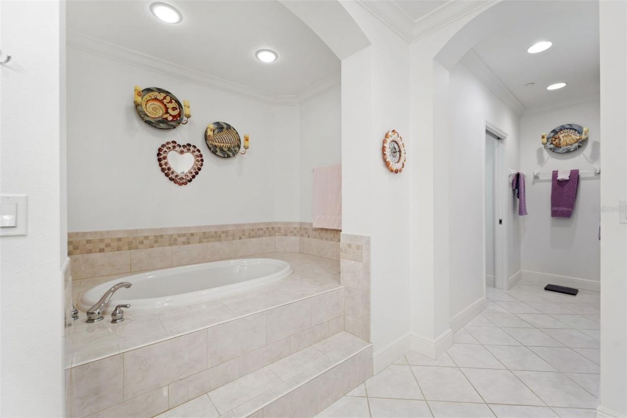 17735 Gulf Boulevard, Unit 702, Redington Shores, FL 33708 Photo