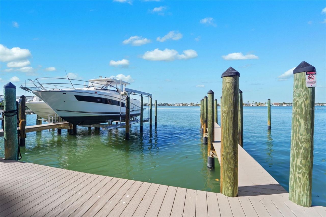 17735 Gulf Boulevard, Unit 702, Redington Shores, FL 33708 Photo