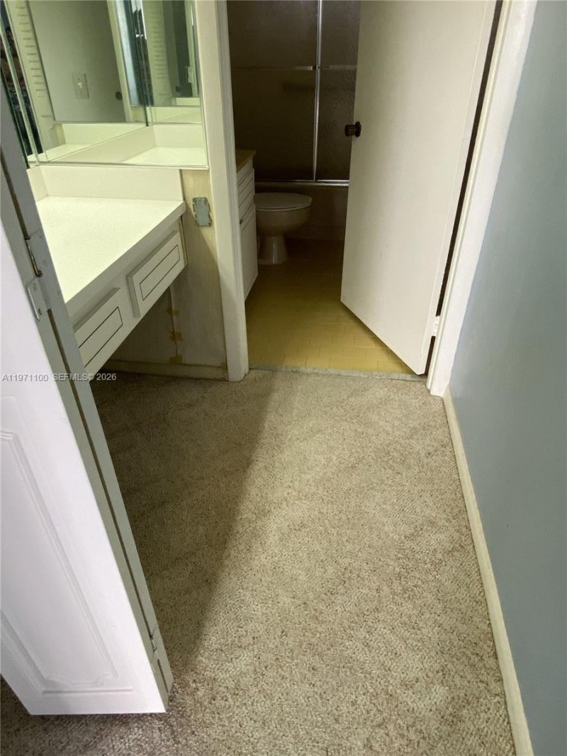 8201 Byron Ave, Unit 405, Miami Beach, FL 33141 Photo