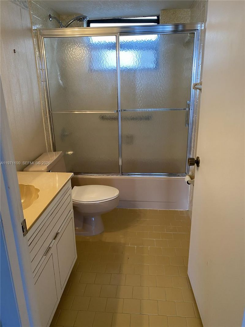 8201 Byron Ave, Unit 405, Miami Beach, FL 33141 Photo