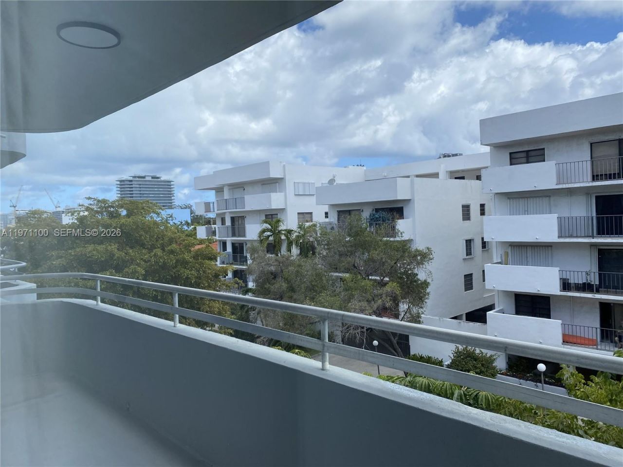 8201 Byron Ave, Unit 405, Miami Beach, FL 33141 Photo