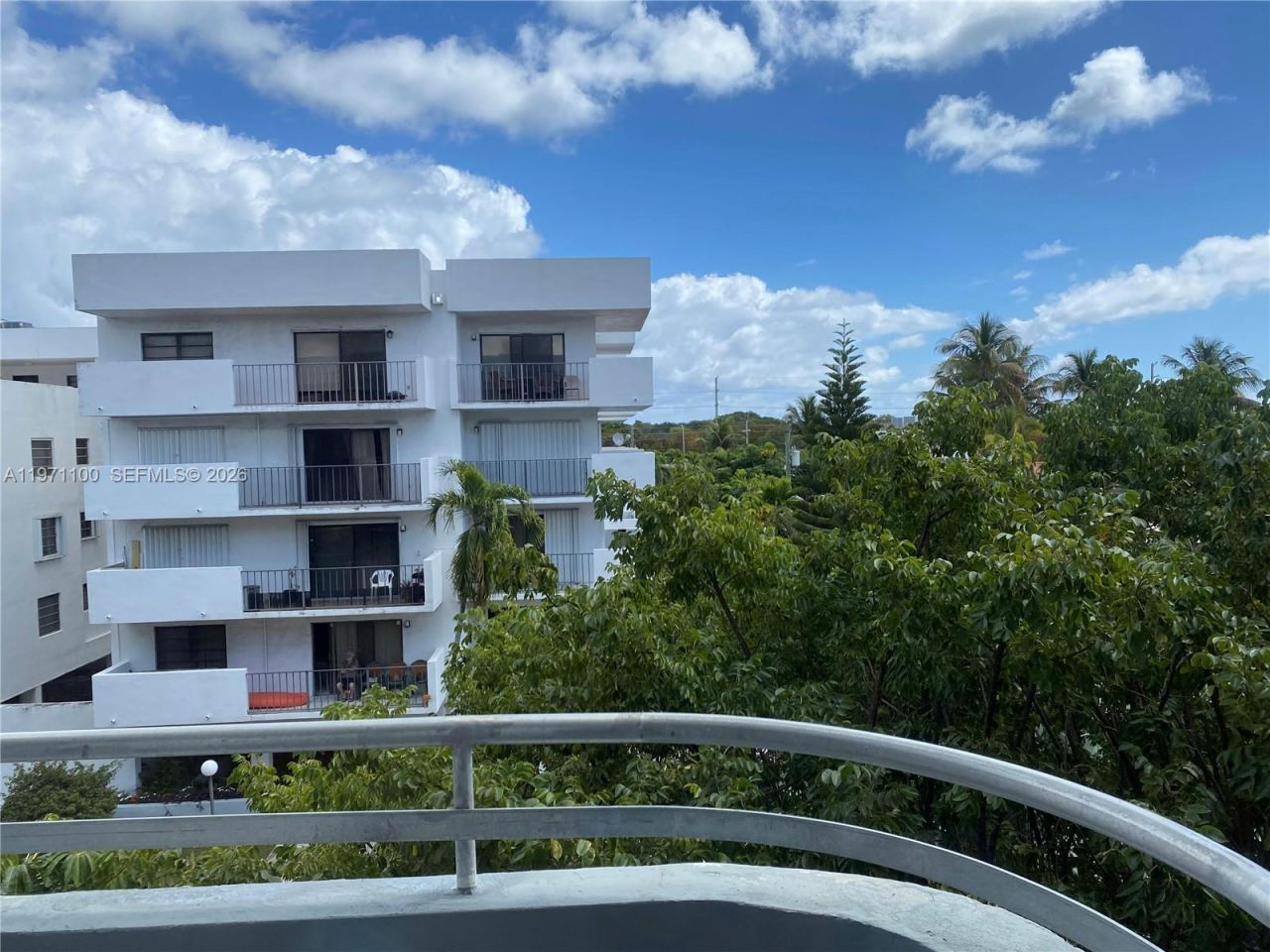 8201 Byron Ave, Unit 405, Miami Beach, FL 33141 Photo