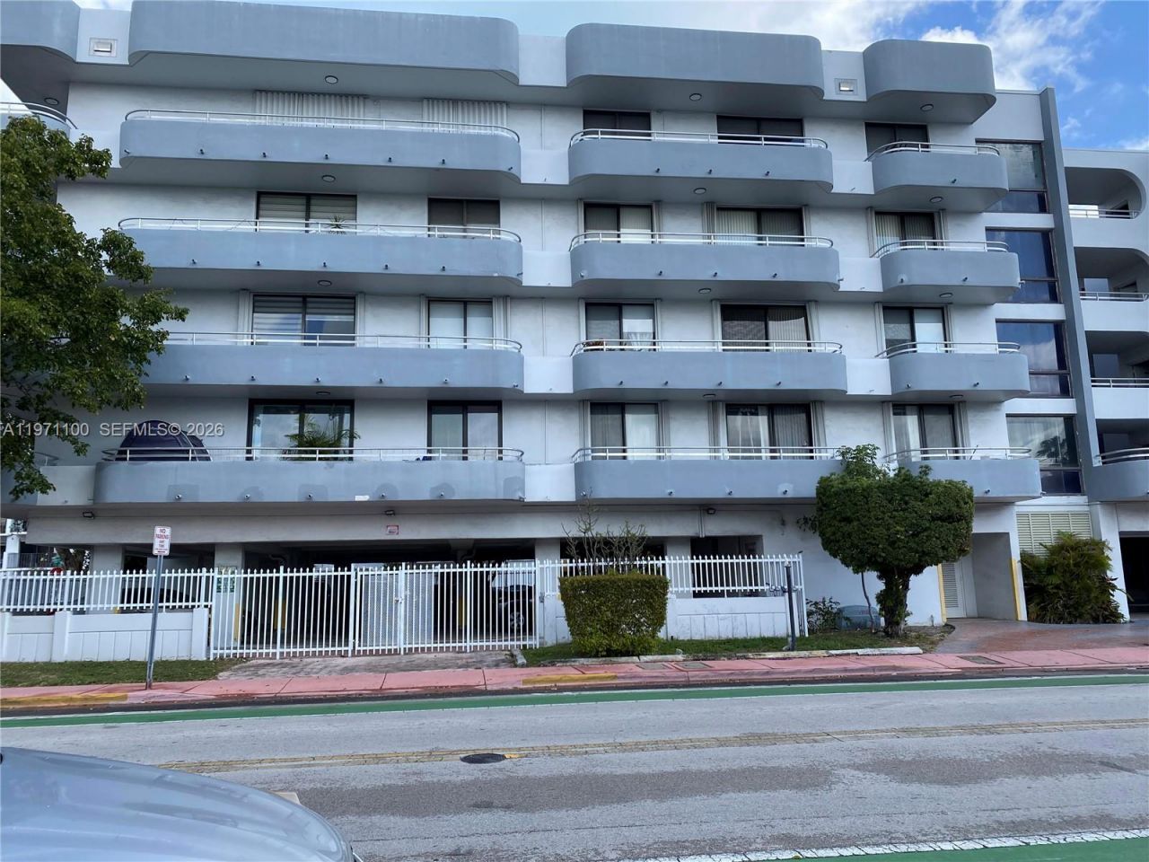 8201 Byron Ave, Unit 405, Miami Beach, FL 33141 Photo