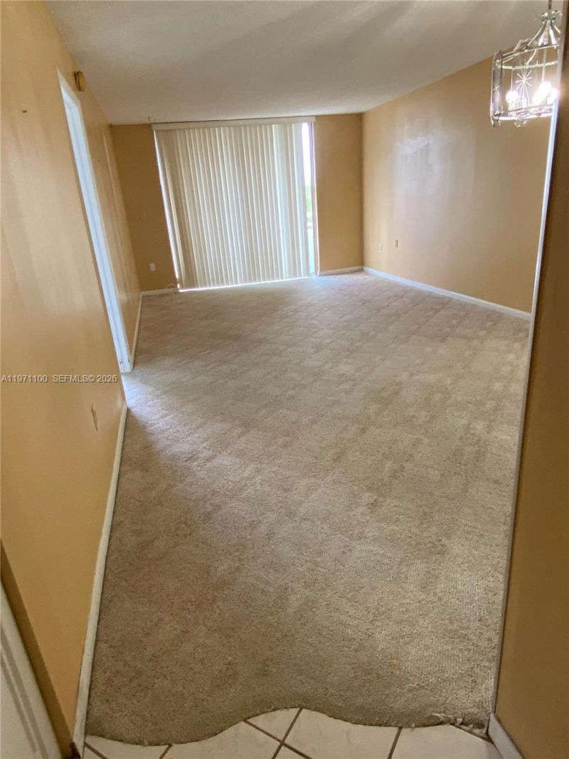 8201 Byron Ave, Unit 405, Miami Beach, FL 33141 Photo