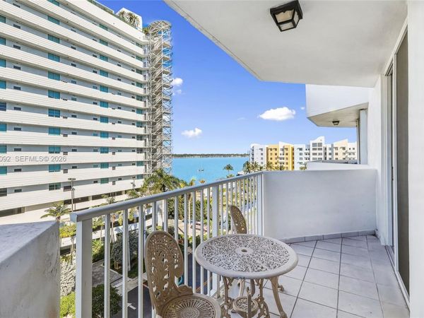 7933 West Dr , Unit 819, North Bay Village, FL 33141