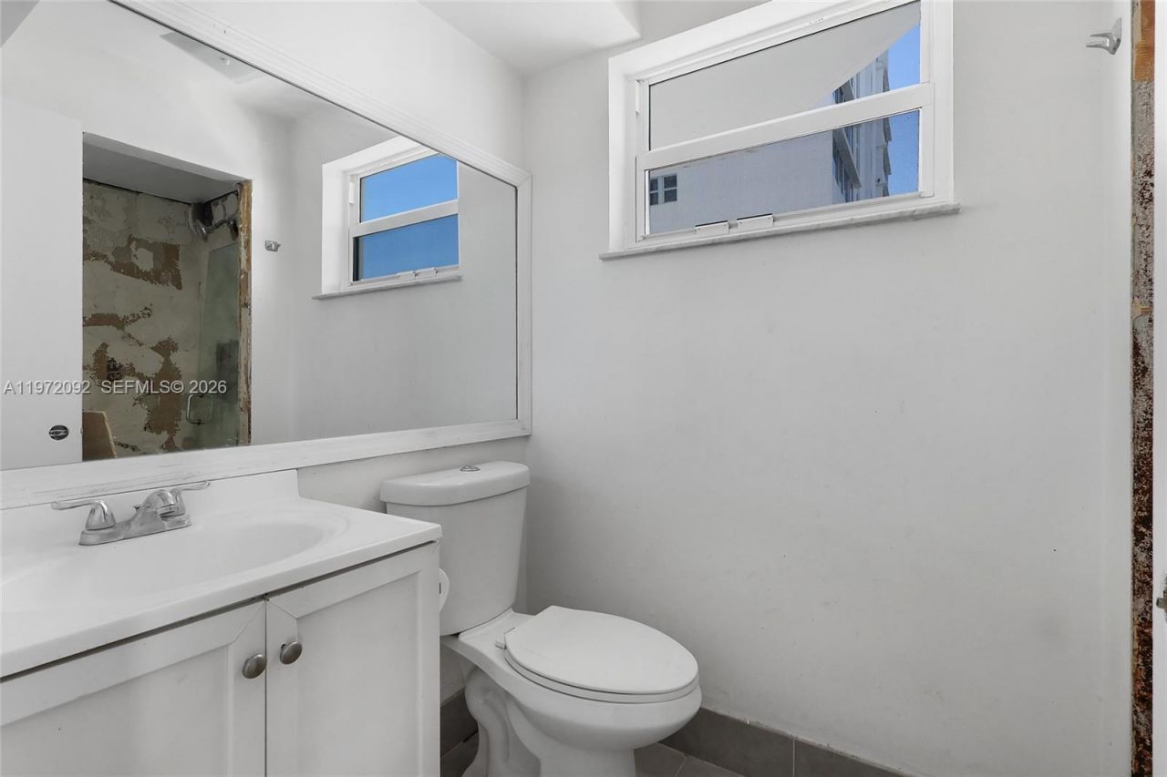 7933 West Dr , Unit 819, North Bay Village, FL 33141 Photo