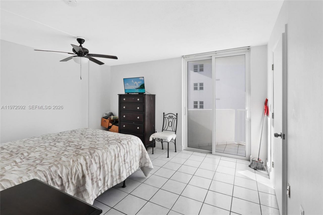 7933 West Dr , Unit 819, North Bay Village, FL 33141 Photo