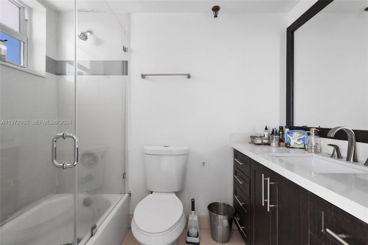 7933 West Dr , Unit 819, North Bay Village, FL 33141 Photo