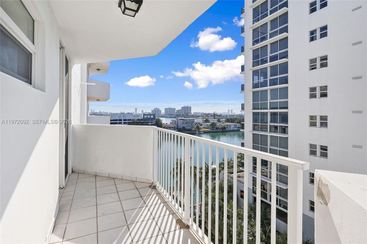 7933 West Dr , Unit 819, North Bay Village, FL 33141 Photo