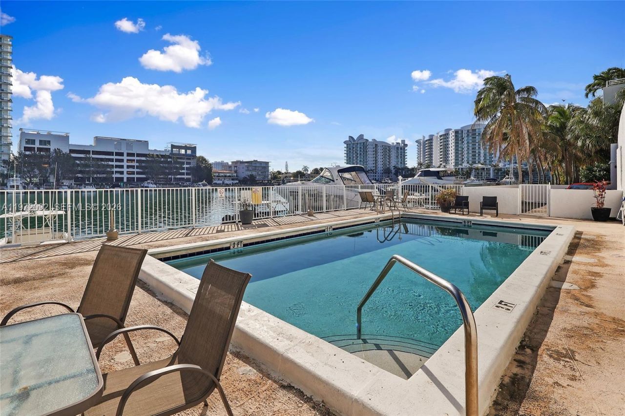 7933 West Dr , Unit 819, North Bay Village, FL 33141 Photo