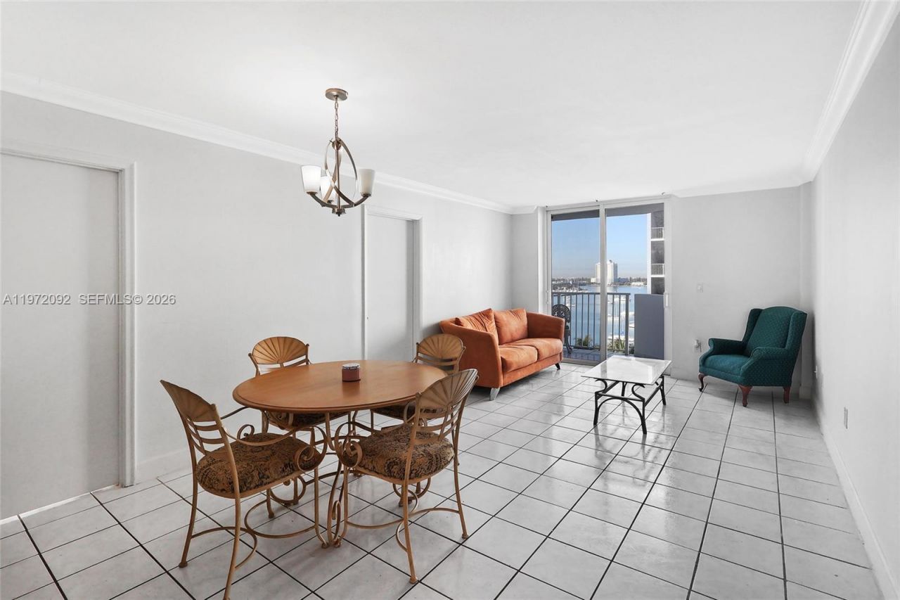 7933 West Dr , Unit 819, North Bay Village, FL 33141 Photo