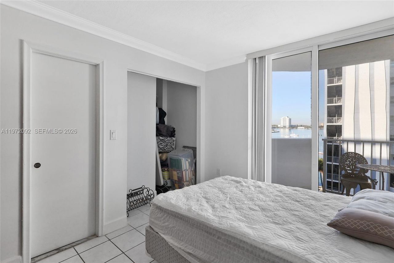 7933 West Dr , Unit 819, North Bay Village, FL 33141 Photo