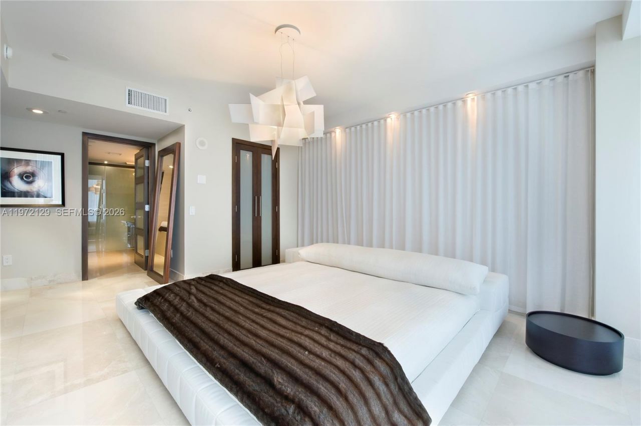 5875 Collins Ave , Unit 1008, Miami Beach, FL 33140 Photo
