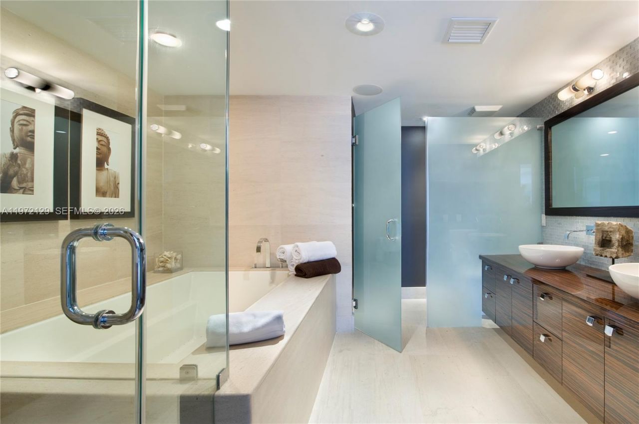 5875 Collins Ave , Unit 1008, Miami Beach, FL 33140 Photo