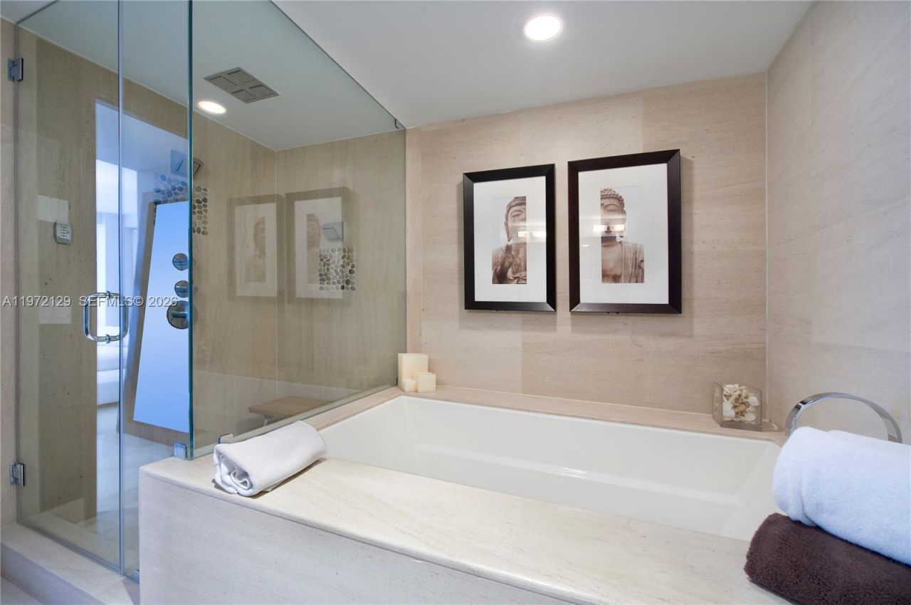 5875 Collins Ave , Unit 1008, Miami Beach, FL 33140 Photo