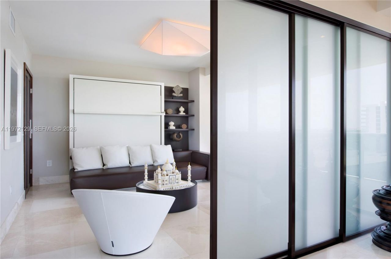 5875 Collins Ave , Unit 1008, Miami Beach, FL 33140 Photo