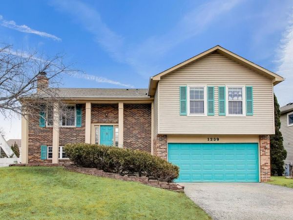 1239 Spring Valley Drive , Carol Stream, IL 60188