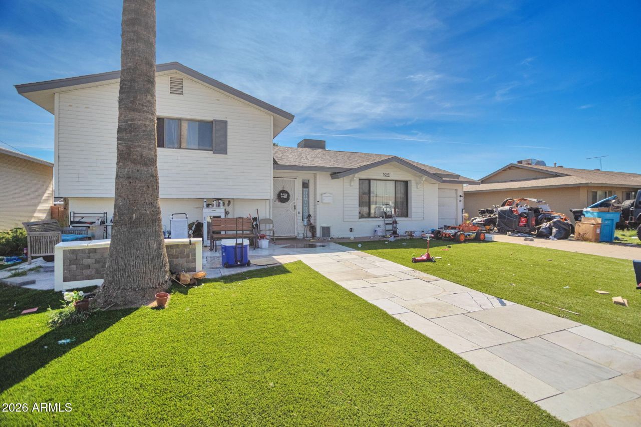 3925 W San Juan Avenue, Phoenix, AZ 85019 Main Photo