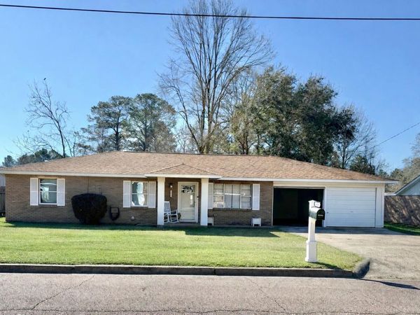 1016 Pinehurst Dr., Columbia, MS 39429