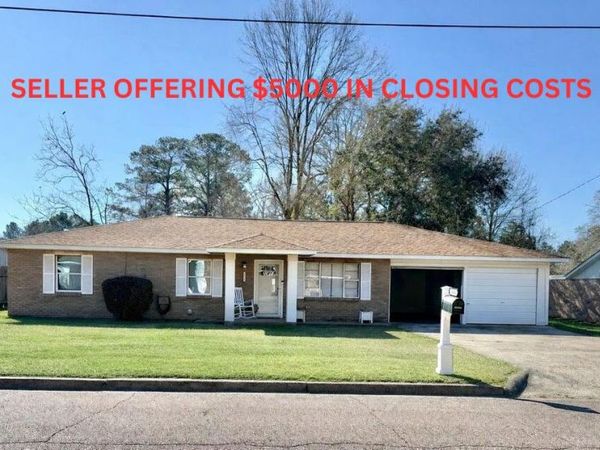 1016 Pinehurst Dr., Columbia, MS 39429