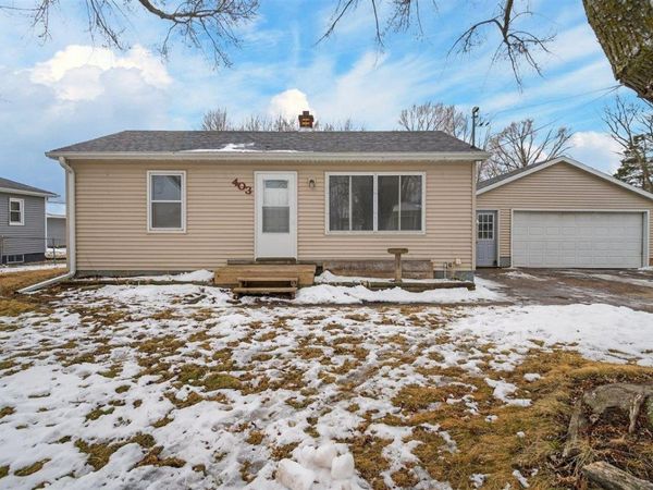 403 1St Street, Washburn, IA 50702