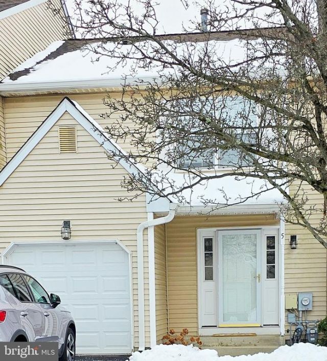 5 Pioneer Court, Ewing, NJ 08628 Main Photo