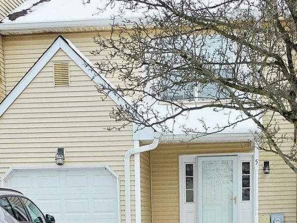 5 PIONEER COURT, EWING, NJ 08628