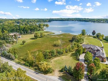 5375 Middlebelt Road, West Bloomfield Twp, MI 48323