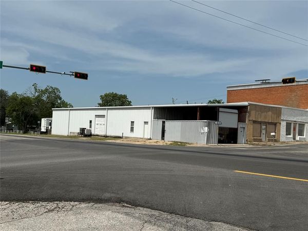 101 E Frederick Street E, Riesel, TX 76682