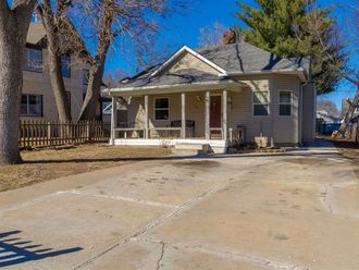 1621 W 15TH ST Sioux City, IA 51103