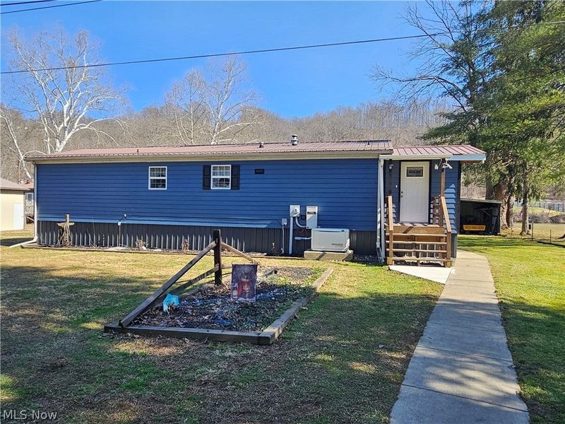 2524 Sycamore Lane, Stockport, OH 43787 Photo 1