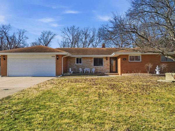 1934 Philip Drive, DIXON, IL 61021