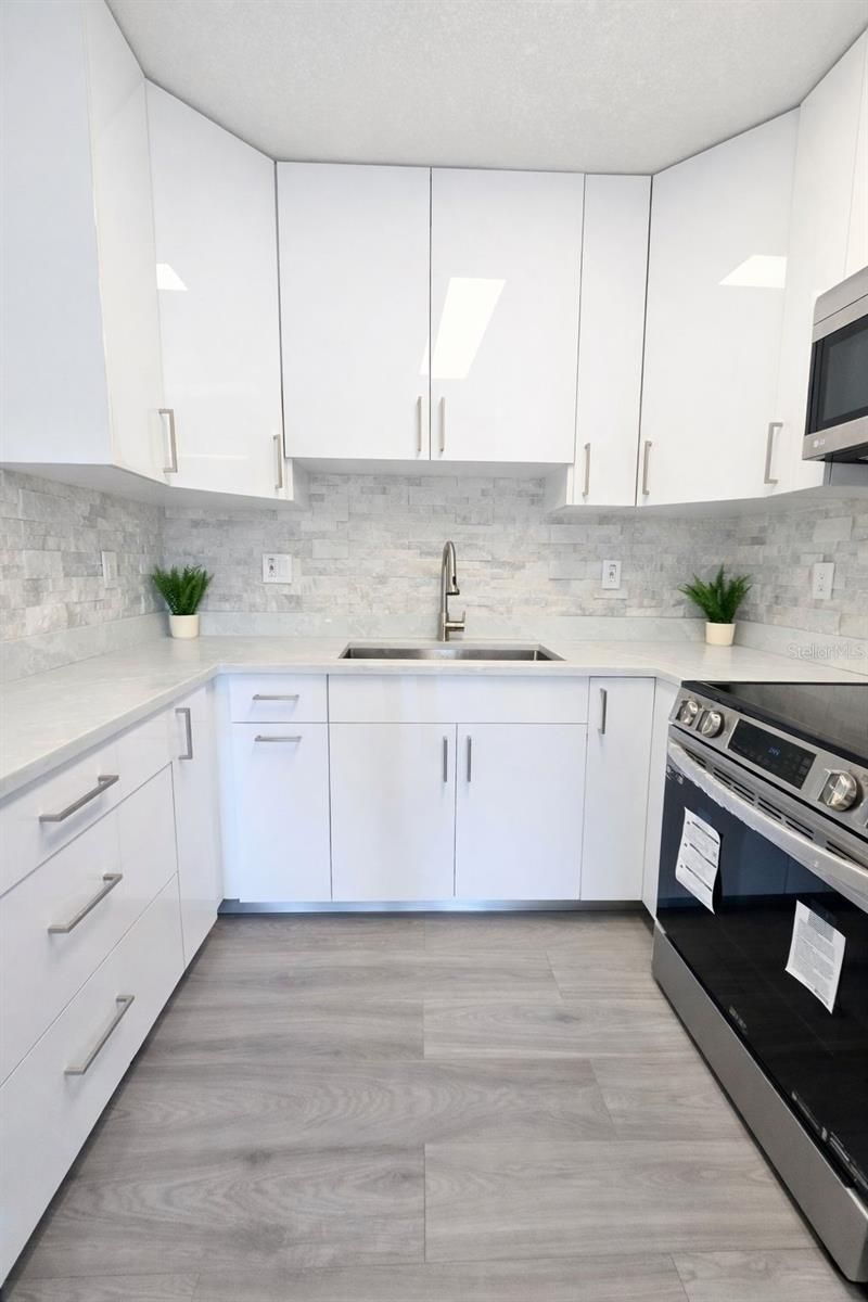 6221 NW 37 Th Terrace , Virginia Gardens, FL 33166 Photo