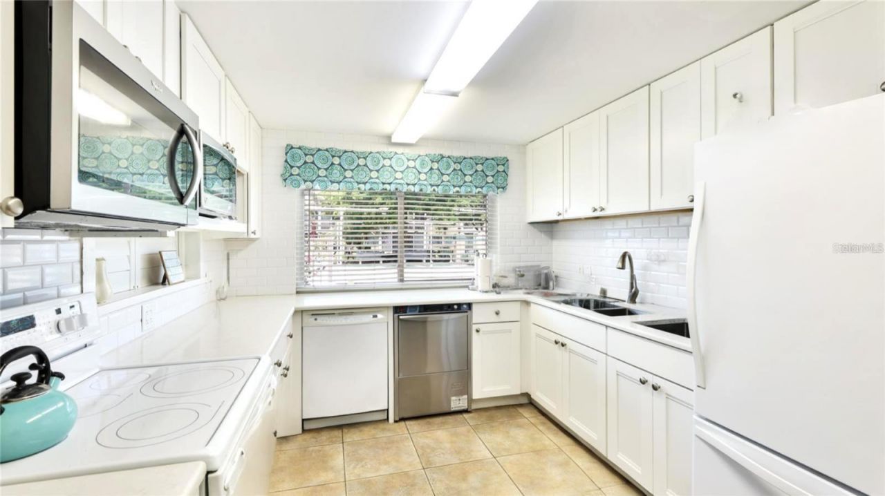 1300 N Portofino Drive, Unit S206, Sarasota, FL 34242 Photo