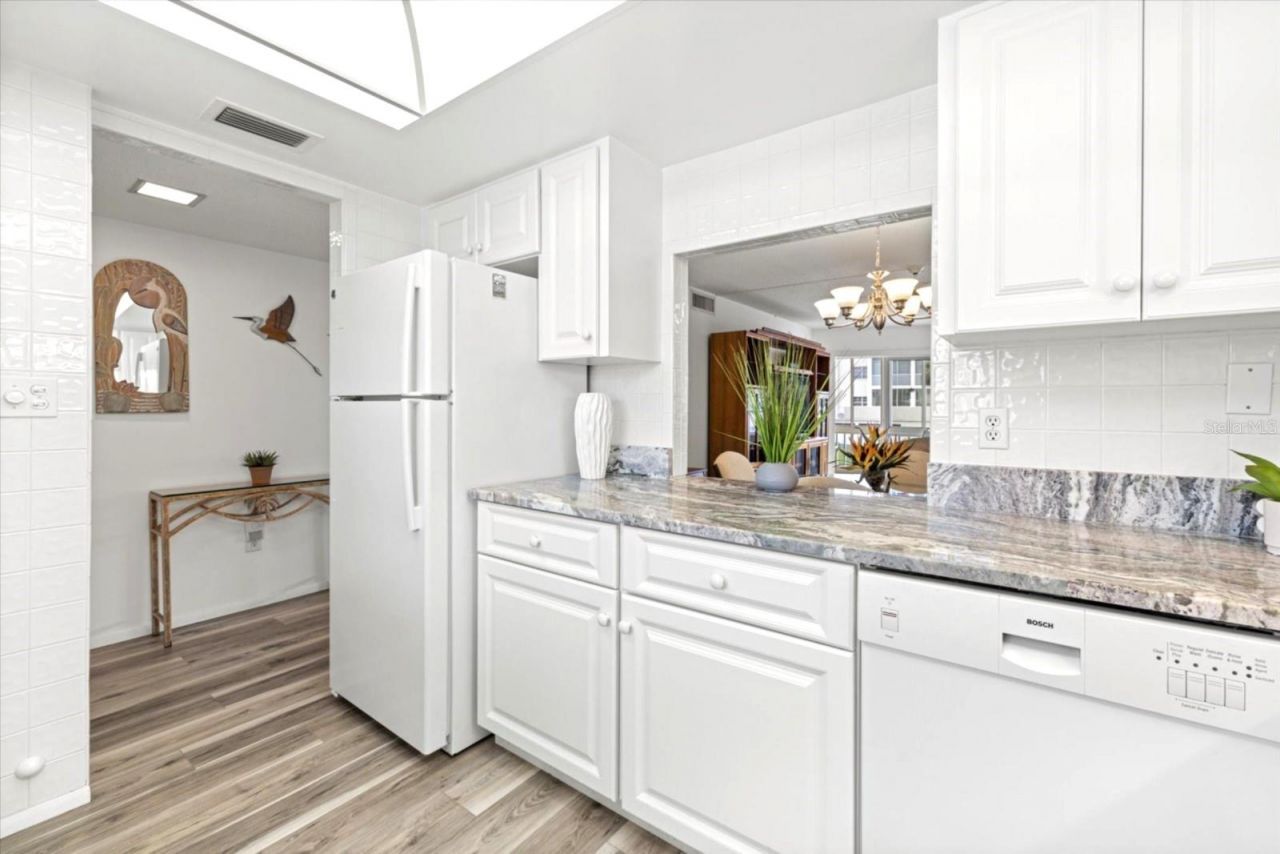 1300 N Portofino Drive, Unit S206, Sarasota, FL 34242 Photo